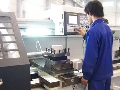 一個普通數控操作工的一天，說出來都是淚啊